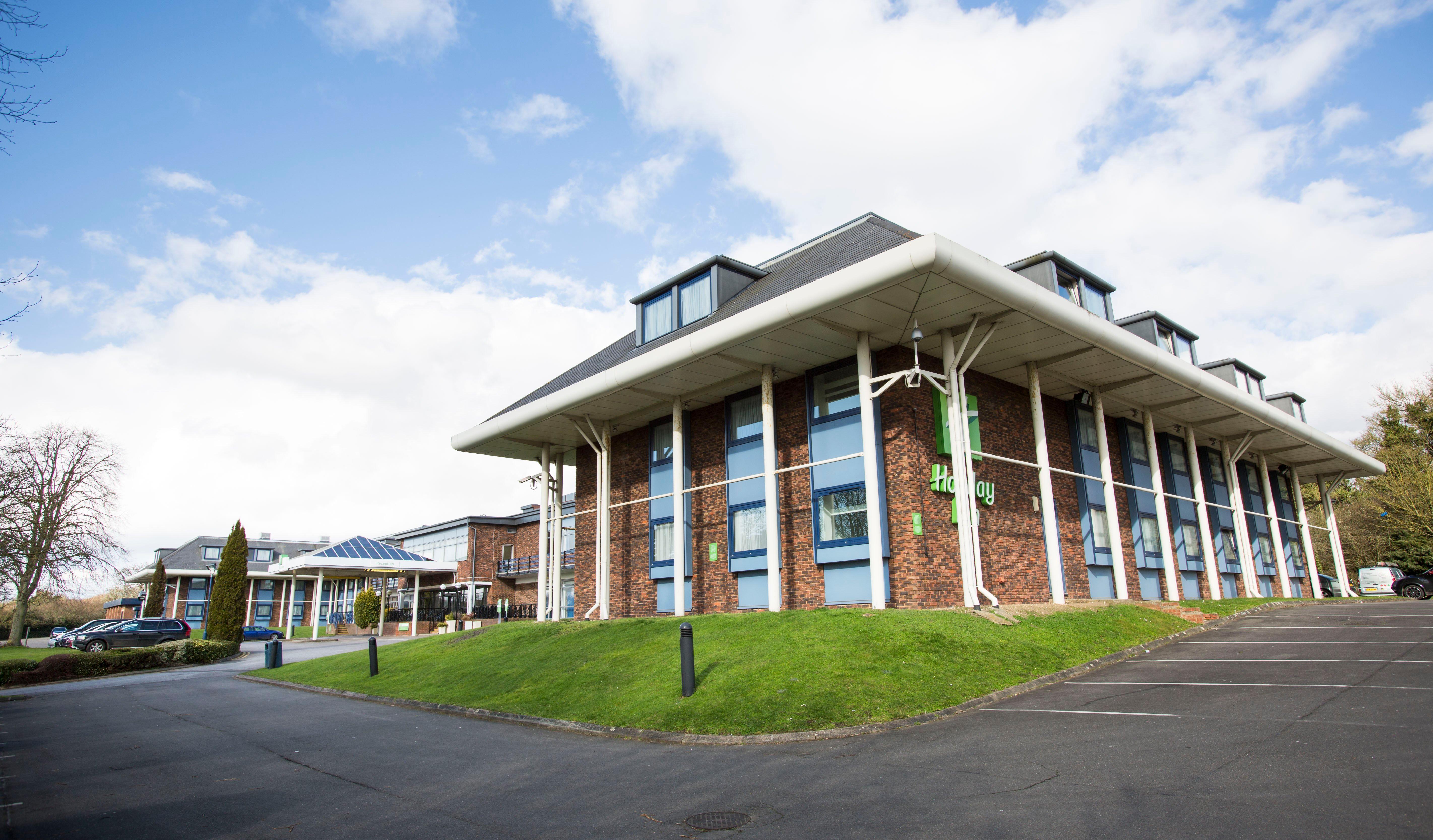 Holiday Inn Luton South - M1, Junction 9, An Ihg Hotel Exterior photo